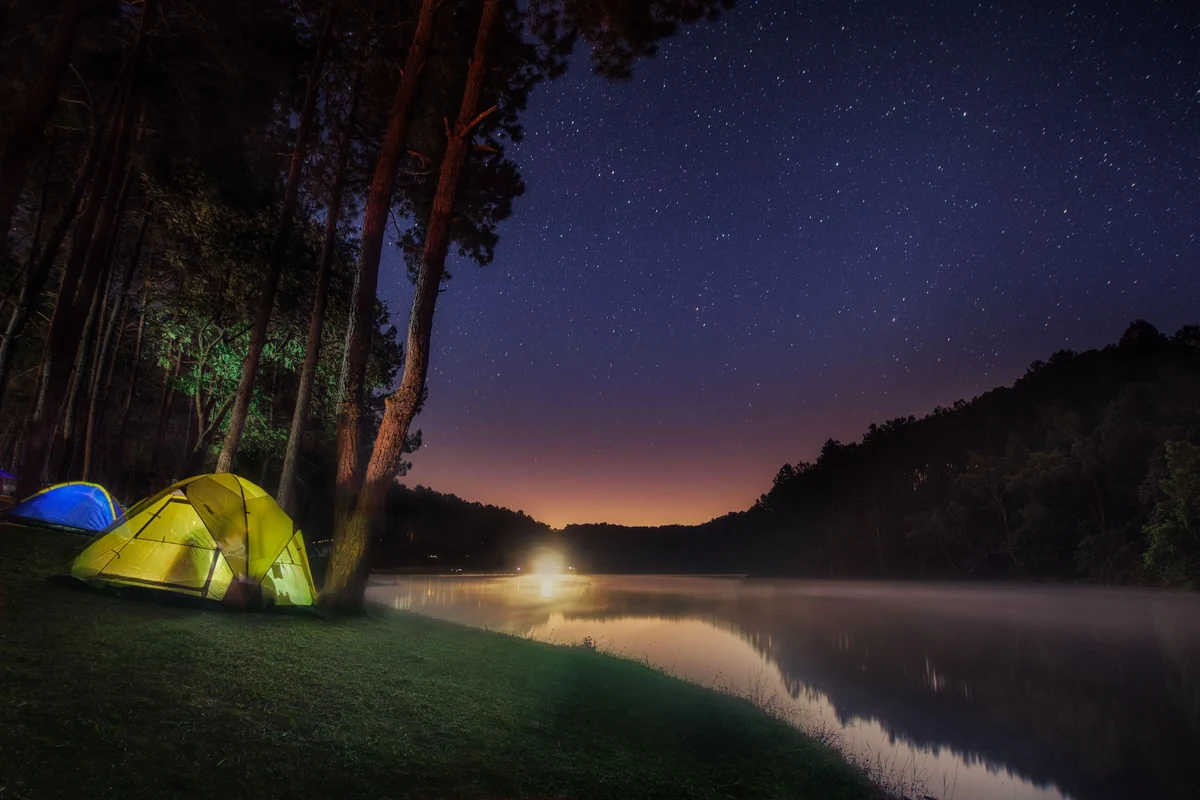 Camping sleeping bags arranged by shape and insulation for choosing the right model